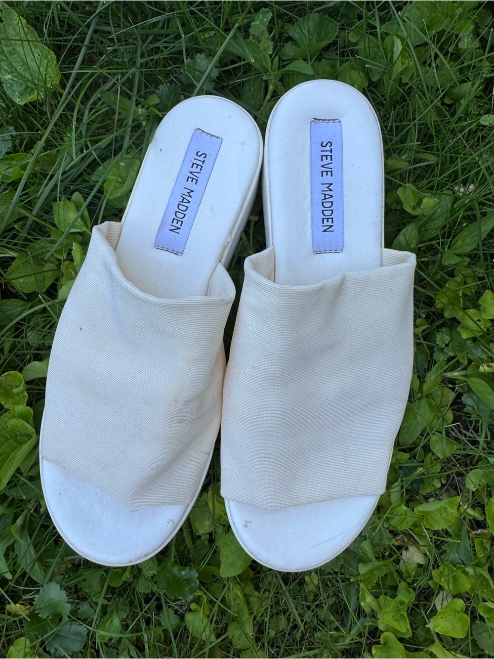 Vintage Steve Madden Cream Slip-On Mule Slides